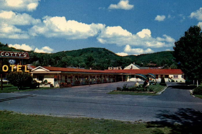 Michigan Munising Scottys Motel (newer photo)